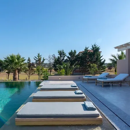 Дом отдыха Relaxing Beachfront Private Heated Pool 2