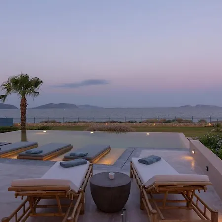 Relaxing Beachfront Private Heated Pool 2 Дом отдыха Bouzaiika