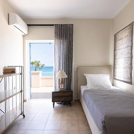 Relaxing Beachfront Private Heated Pool 2 *