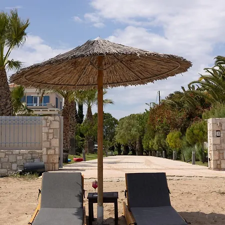 Relaxing Beachfront Private Heated Pool 2 Дом отдыха Bouzaiika