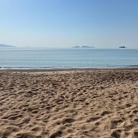 Relaxing Beachfront Private Heated Pool 2 Дом отдыха Bouzaiika