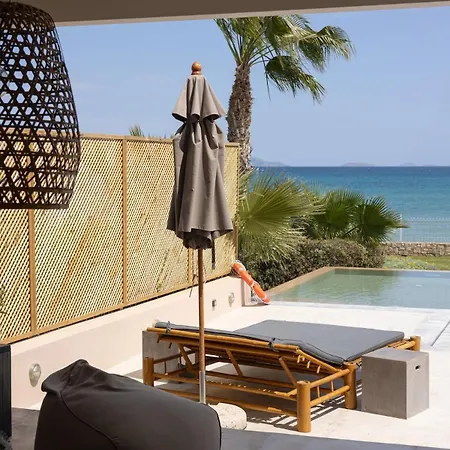Дом отдыха Relaxing Beachfront Private Heated Pool 2 Bouzaiika