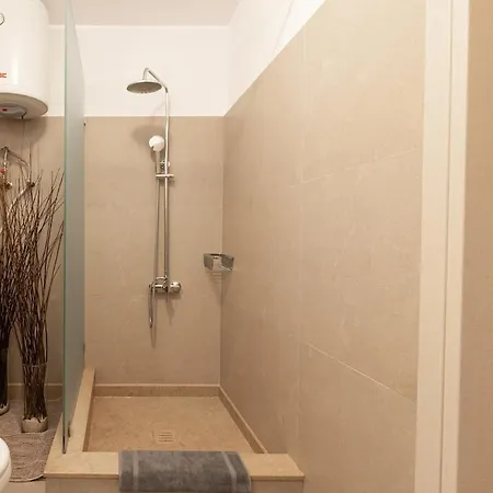 Relaxing Beachfront Private Heated Pool 2 Дом отдыха Bouzaiika
